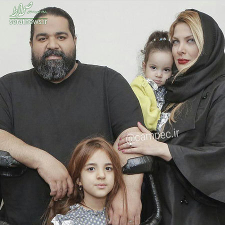 عکس/ رضا صادقی درکنار همسر و دخترانش