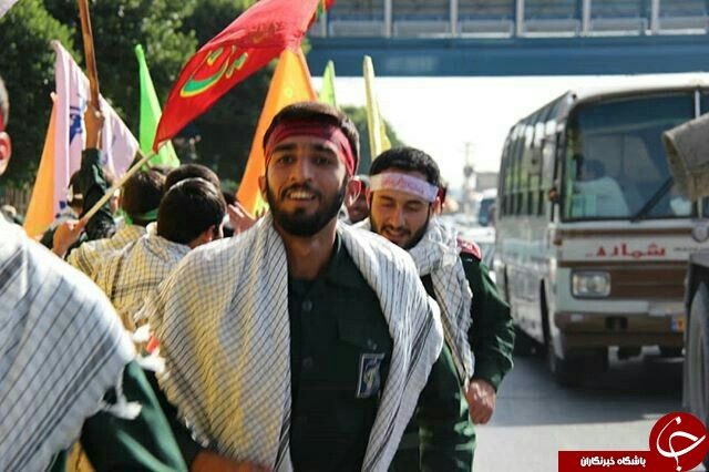 عکس کمتر دیده شده از شهید حججی در مراسم ارتحال امام خمینی(ره)