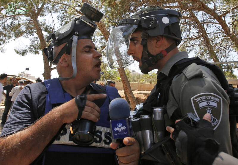 عکس/ درگیری خبرنگار ایرانی با سرباز اسرائیلی
