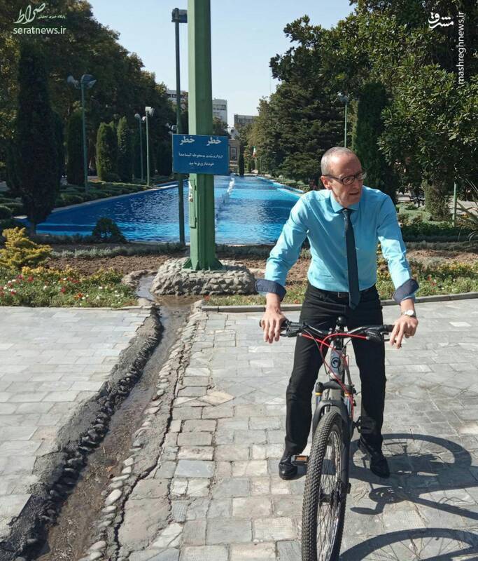 عکس/ دوچرخه‌سواری سفیر اتریش در پارک شهر