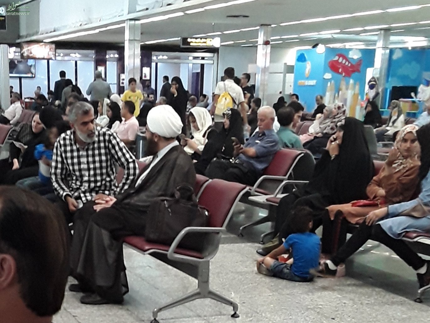 حضور بدون تشریفات امام جمعه تهران در فرودگاه +تصاویر