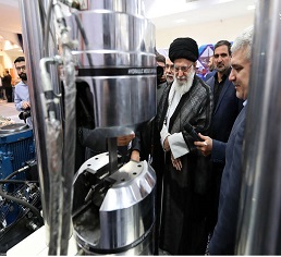 تصاویر/ بازدید رهبرانقلاب از نمایشگاه شرکت‌های دانش‌بنیان