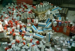 کشف انبار داروهای غیرمجاز در بازار تهران