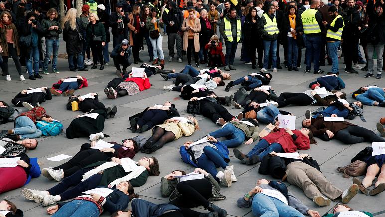 اعتراض زنان فرانسوی قربانی خشونت خانگی+ عکس