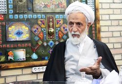 کنایه خطیب جمعه اصفهان به پایداری‌ها: نیاز به درس اخلاق دارید