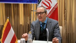 ابراز همدردی سفیر اتریش در ایران با خانواده جانباختگان زلزله