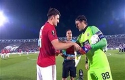 عکس/ تماس تصویری وسط زمین فوتبال!