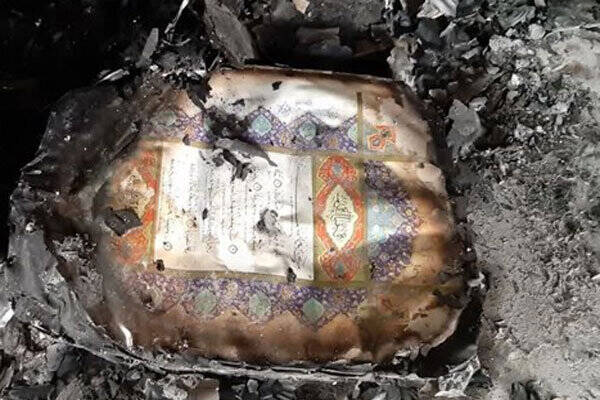 آتش زدن قرآن توسط اغتشاشگران+عکس