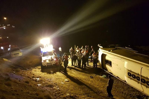 واژگونی یک اتوبوس در یزد +عکس