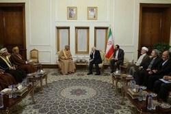 وزیر تجارت و صنعت عمان با ظریف دیدار کرد