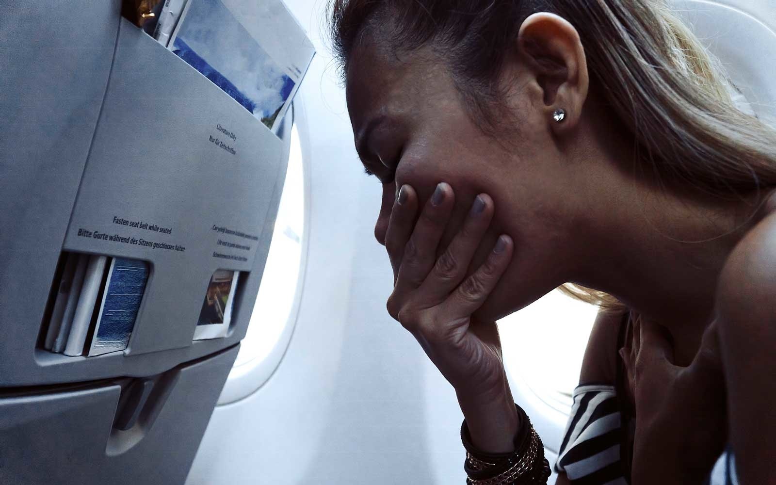 مسمومیت در هواپیما چیست؟ چه باید کرد؟