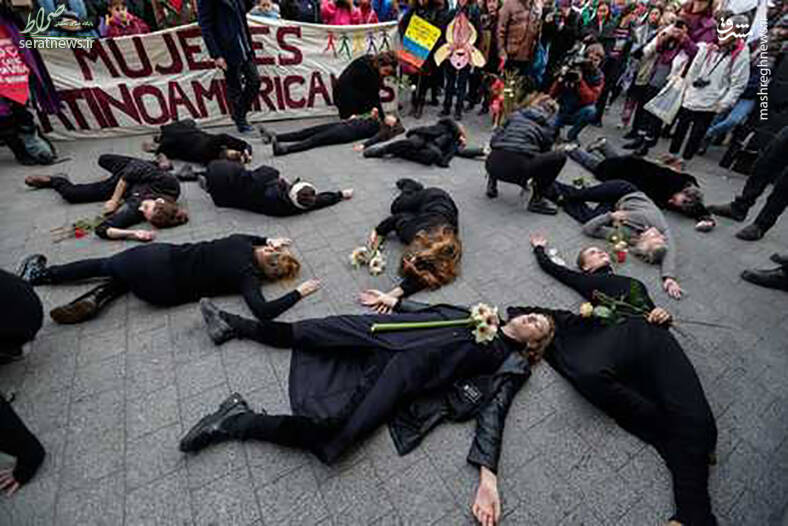 عکس/ اعتراض جالب زنان در بروکسل