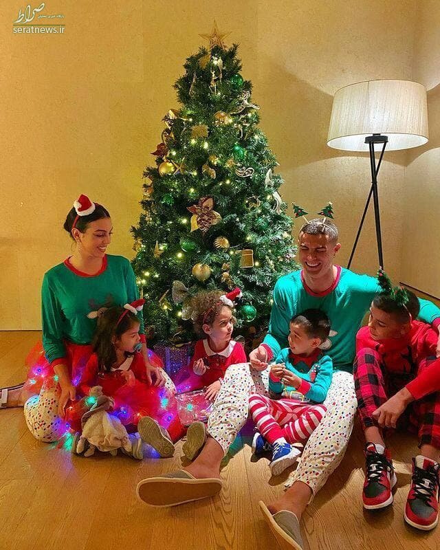 عکس/ کریسمس مسی و رونالدو در کنار خانواده