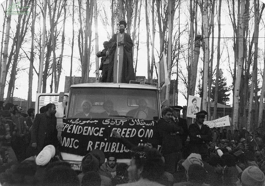 تصویر دیده نشده از رهبرانقلاب در تظاهرات علیه رژیم پهلوی