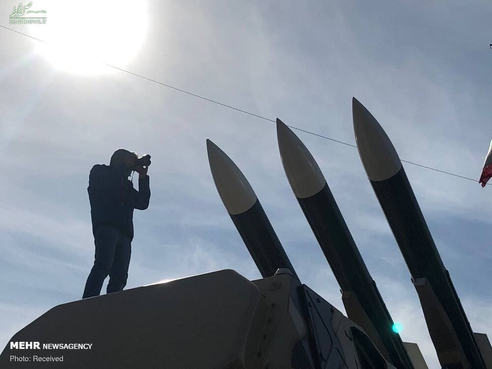 جشن ۴۲ سالگرد انقلاب اسلامی/ نمایش موشک‌های بالستیک در پایتخت+ عکس و فیلم