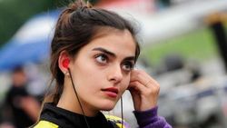 اولین راننده زن عرب‌تبار در مسابقات نسکار شرکت کرد+عکس