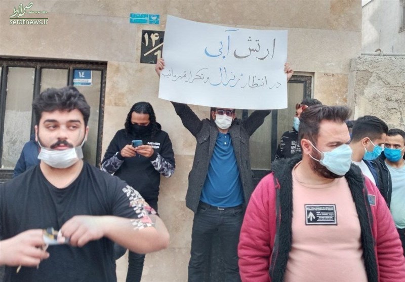 تجمع هواداران استقلال مقابل باشگاه+عکس تجمع هواداران استقلال مقابل باشگاه+عکس