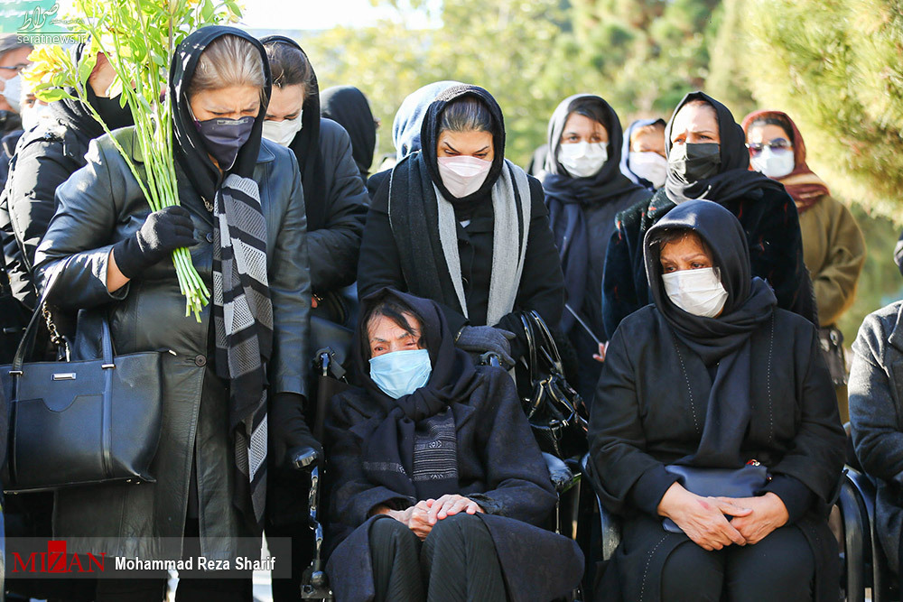 تشییع پزشک متخصص اصفهانی، که در اثر کرونا درگذشت +عکس تشییع پزشک متخصص اصفهانی، که در اثر کرونا درگذشت +عکس