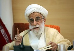 آیت الله جنتی: به آمریکای در حال سقوط دلخوش کرده‌اند؛ تعجب می‌کنم