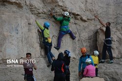 سنگ نوردی بانوان در اصفهان به سالن ورزشی محدود شد