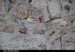 نجات زن کوهنورد پس از ۱۴ ساعت تلاش نجاتگران