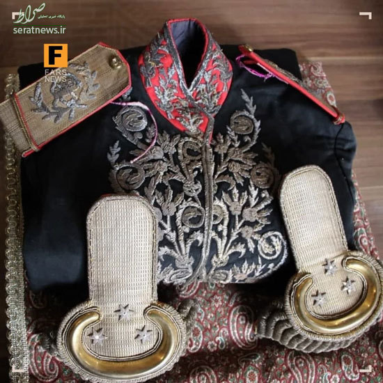 اهدا لباس سرتیپی ۱۱۶ ساله به موزه قاجار تبریز+عکس اهدا لباس سرتیپی ۱۱۶ ساله به موزه قاجار تبریز+عکس