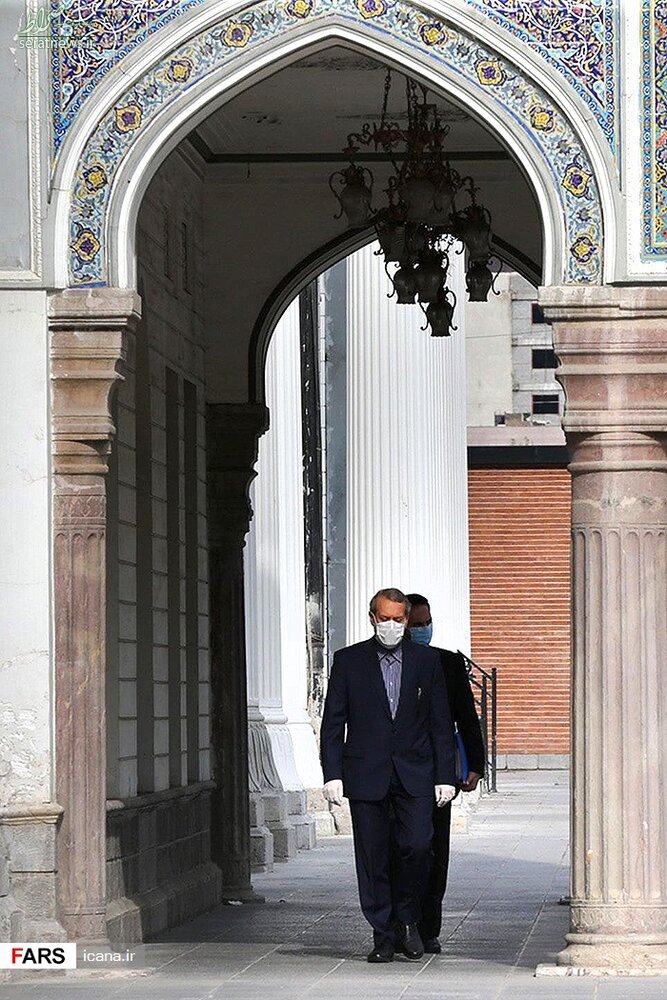 عکس/ اقدام متفاوت لاریجانی پیش از ورود به صحن مجلس