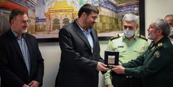 نشان خادم الشهدا به رییس اورژانس کشور اهدا شد