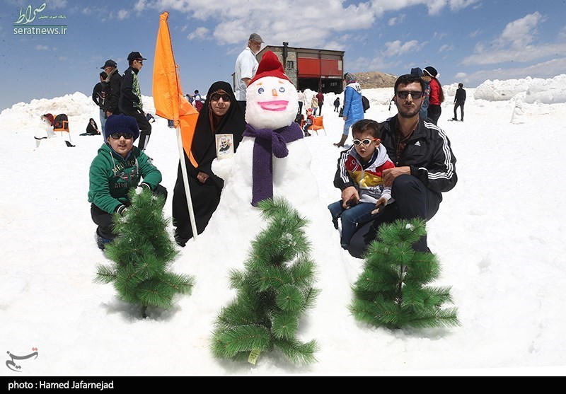 عکس/ جشنواره آدم برفی‌های شاد در گرمای خرداد
