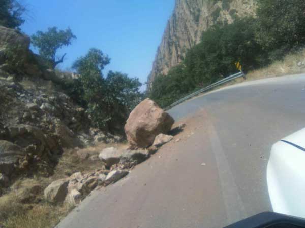 عکس/ ریزش کوه در گچساران بر اثر وقوع زلزله ۵ ریشتری