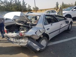 نجات معجزه‌آسای راننده پژو پس از تصادف در اتوبان تهران-قم