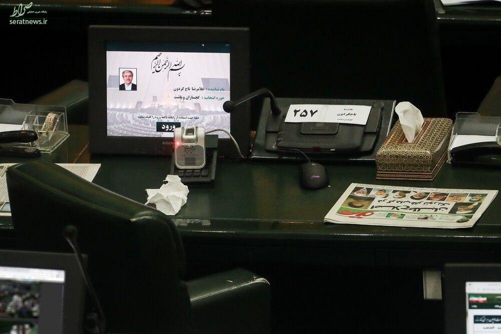 عکس/ میز غلامرضا تاجگردون پس از رد اعتبارنامه اش در مجلس
