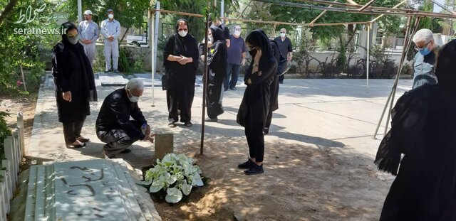 خسرو سینایی در کنار محمدعلی کشاورز آرام گرفت خسرو سینایی در کنار محمدعلی کشاورز آرام گرفت