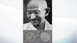 عینک گاندی در عجیب‌ترین مکان ممکن پیدا شد