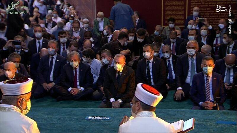 ازدحام جمعیت در مسجد ایاصوفیه برای اقامه نماز جمعه/ اردوغان هم آمد + عکس