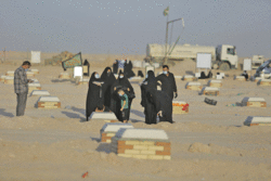 تدفین قربانیان کرونا در گورستان وادی السلام نجف+ تصاویر