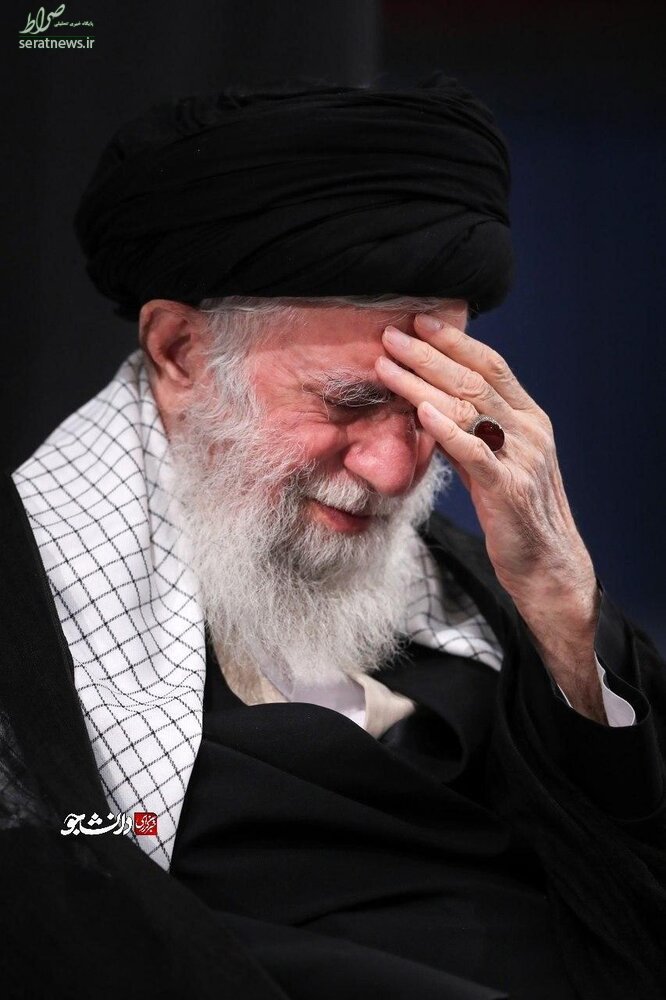 عکس / اشک های رهبر انقلاب در آخرین مراسم عزاداری امام حسین(ع)