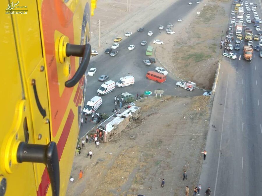 ۲۷ کشته و زخمی در واژگونی اتوبوس در اتوبان قزوین - کرج+ تصاویر و علت واژگونی
