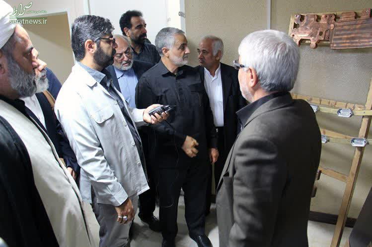 هدیه متبرکی که «حاجقاسم» از کرمان برای رهبر انقلاب برد+ عکس هدیه متبرکی که «حاجقاسم» از کرمان برای رهبر انقلاب برد+ عکس