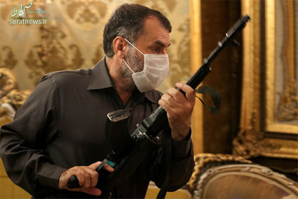 «مسعود ده نمکی» دست به اسلحه شد!+ عکس