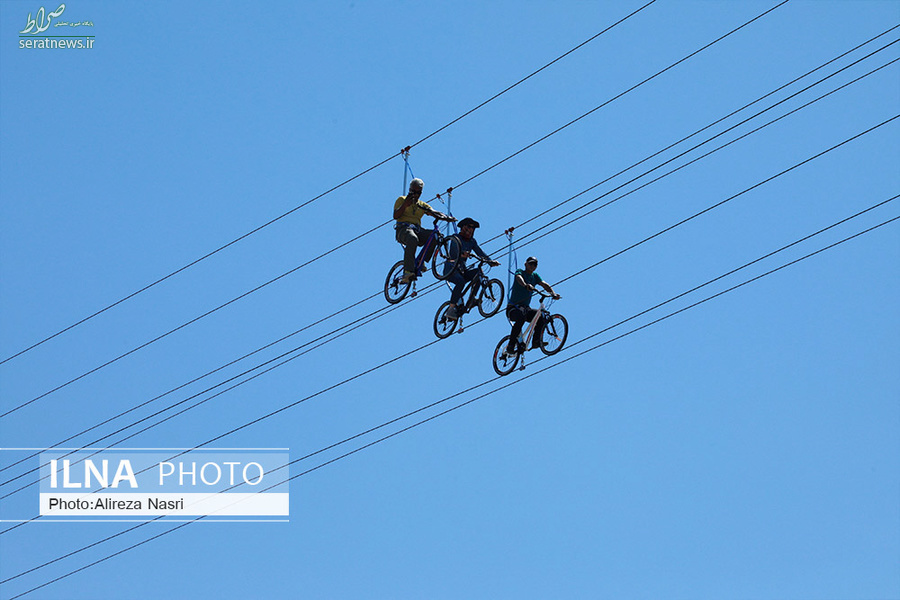 عکس/ دوچرخه سواری روی طناب