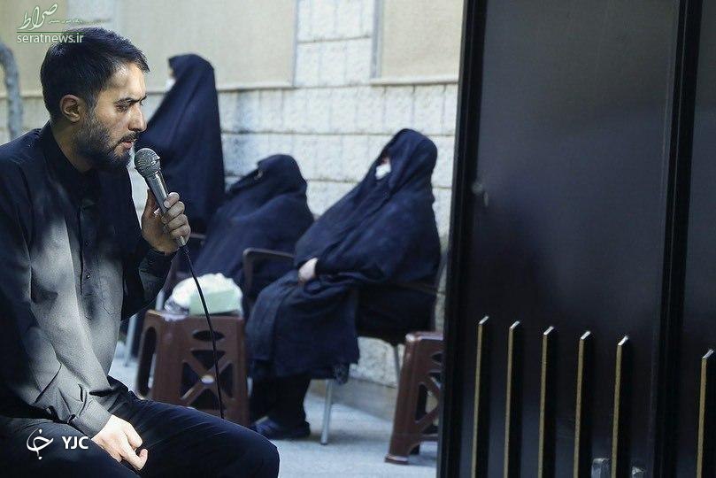مداحی محمدحسین پویانفر در خانه یکی از جانباختگان هواپیمای اوکراینی مداحی محمدحسین پویانفر در خانه یکی از جانباختگان هواپیمای اوکراینی