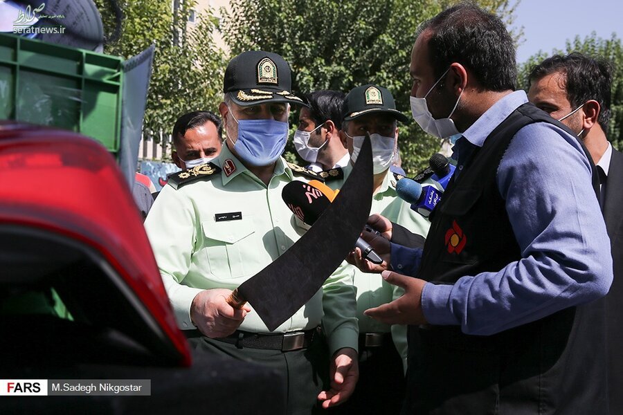 عکس/ قمه عجیب اراذل و اوباش در دست فرمانده انتظامی تهران