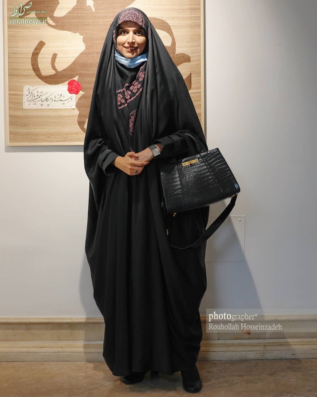 عکس/ گالری گردی خانم مجریِ خوش حجاب