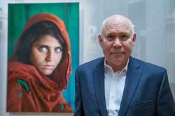 تصویر دختر چشم سبز افغان رکورد زد