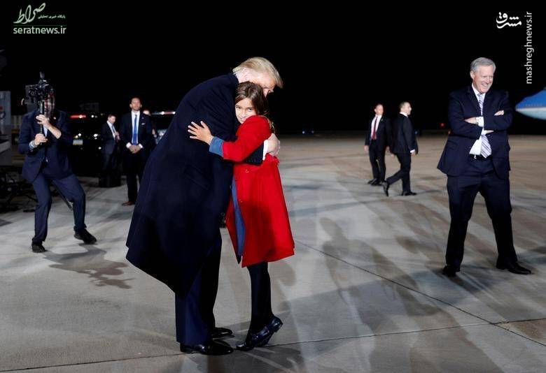 عکس/ دختر ایوانکا در آغوش ترامپ