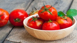 قیمت گوجه فرنگی به ۱۰ هزار تومان رسید +جدول