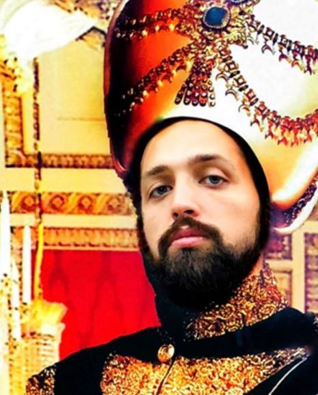 عکس/ تاج گذاری «سلطان حاشیه» سینمای ایران