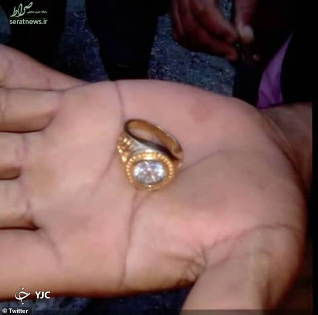 پیدا شدن مرموز صدها قطعه جواهر در ساحل دریا! پیدا شدن مرموز صدها قطعه جواهر در ساحل دریا!