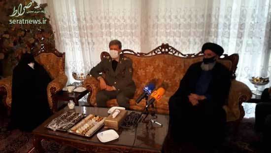 عکس/ حضور وزیر دفاع در منزل شهید فخری‌زاده